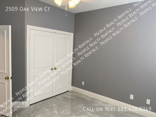 Building Photo - 2509 Oak View Ct