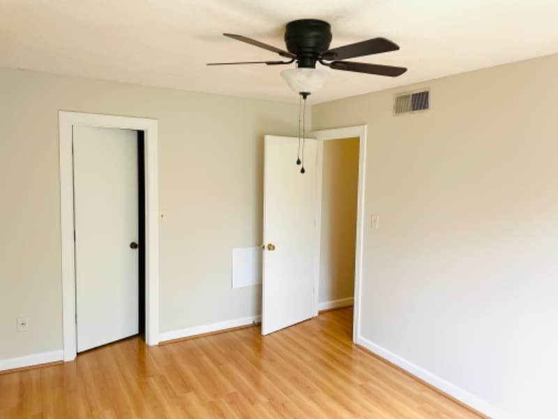 Building Photo - 206 Rock Knoll Dr