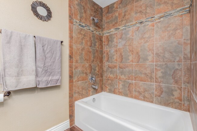 Building Photo - 3232 E Poinsettia Dr