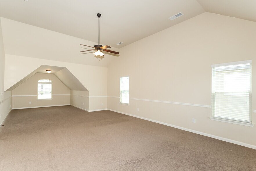 Building Photo - 576 Camano Way