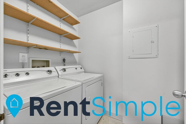 Building Photo - 1673 S Hayes St