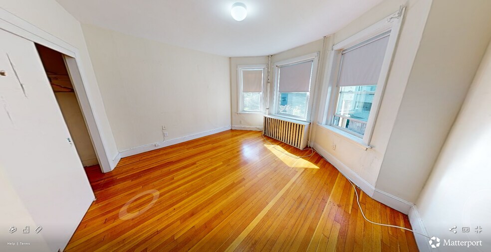 Building Photo - 1563 Beacon St