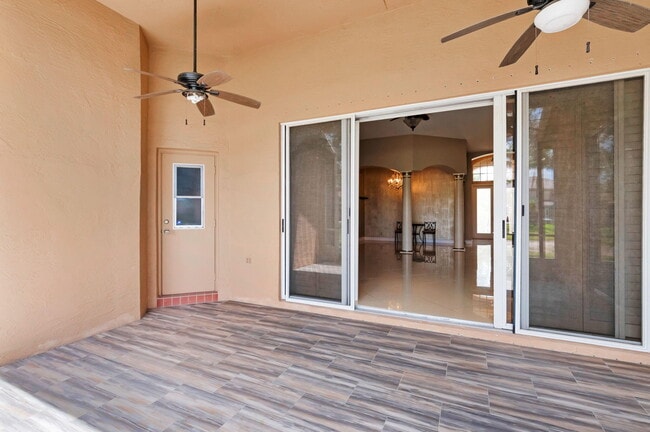 Building Photo - 12372 Cascades Pointe Dr