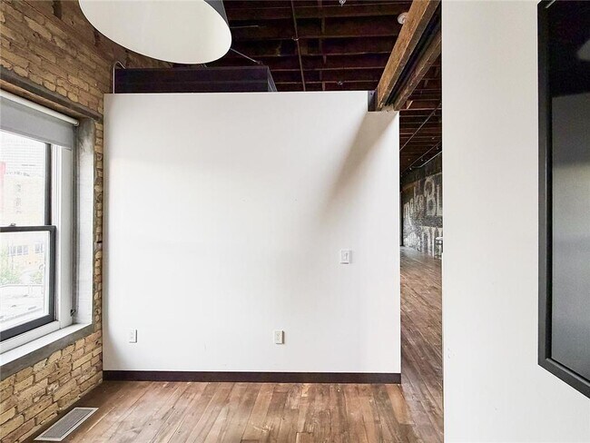 Building Photo - 211 N Washington Ave