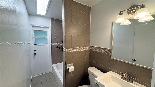 Building Photo - 4440 NW 4th Ct