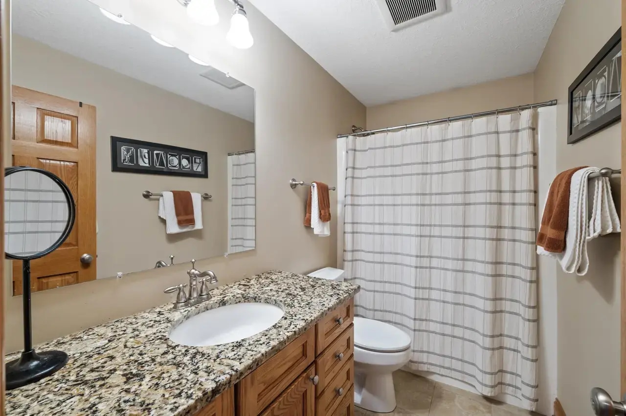 Building Photo - 5265 Fenson Ct N