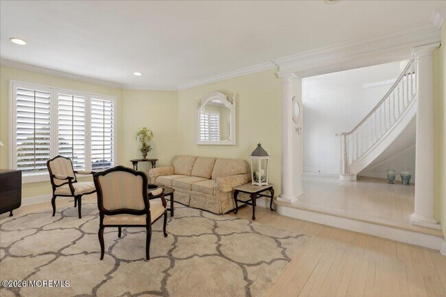 Building Photo - 328 E Main St