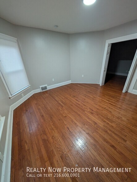 Building Photo - 1434 W 112th St