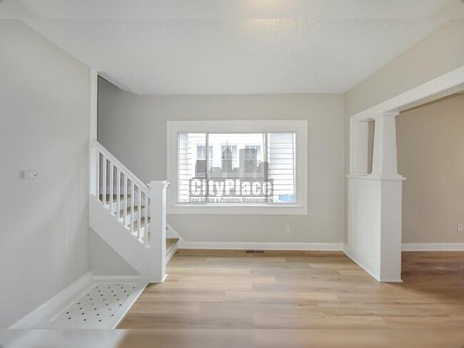 Building Photo - 608 N Oakland Ave
