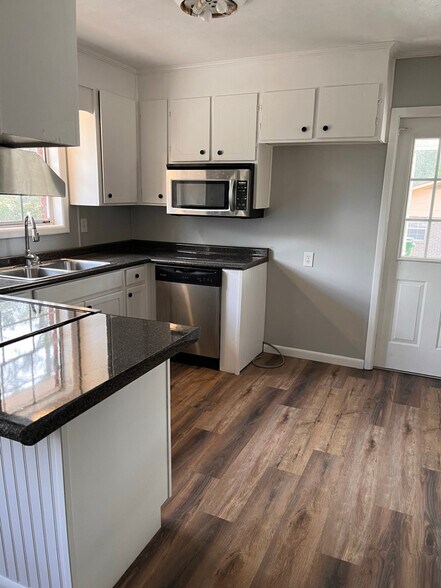 Building Photo - 161 Wooded Ln