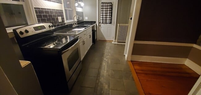 Building Photo - 458 Market St