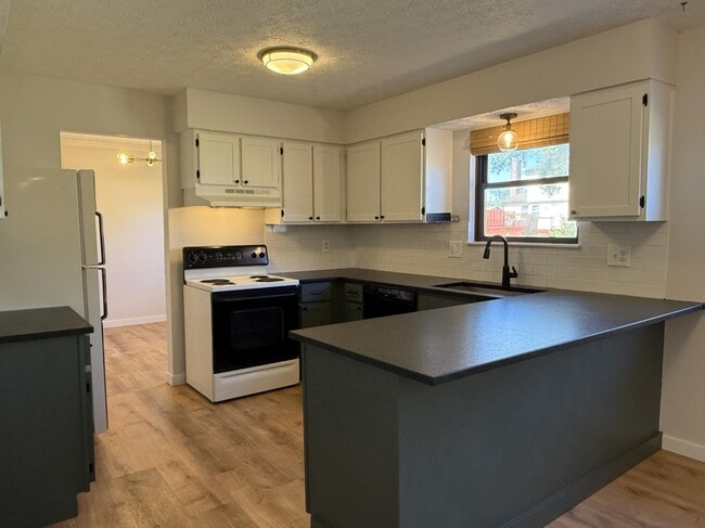 Building Photo - 6378 Cherroy Dr