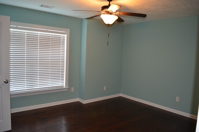 Building Photo - 519 Bunchgrass St