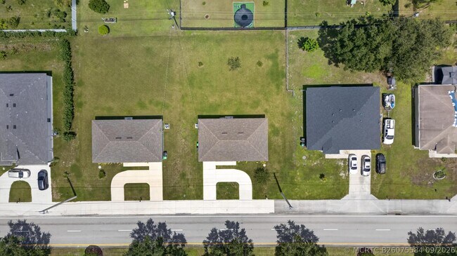 Building Photo - 1051 SW Becker Rd