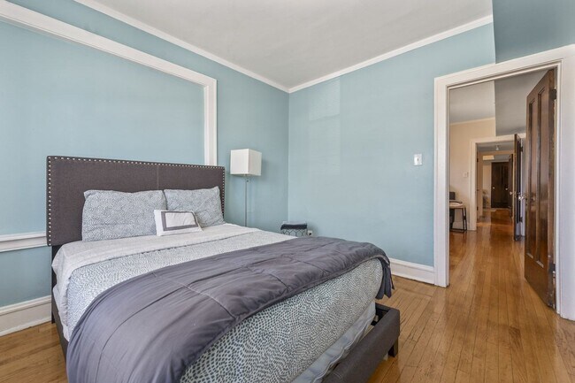 Building Photo - 6444 N Washtenaw Ave