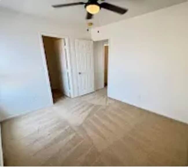 Building Photo - Beautiful 2 bedroom townhouse with garage