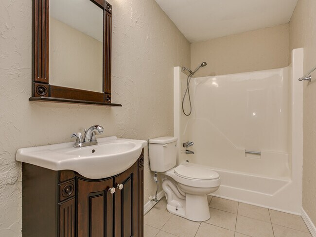 Building Photo - Spacious 3-Bed Home in District 6! Private...