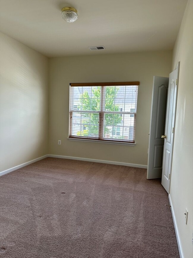 Building Photo - 214 Kintyre Ln