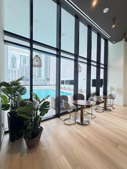 Building Photo - 225 N Miami Ave