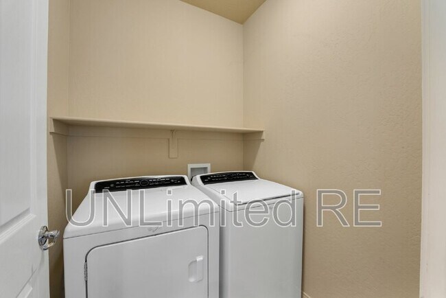 Building Photo - 1201 N Warm Springs Trail