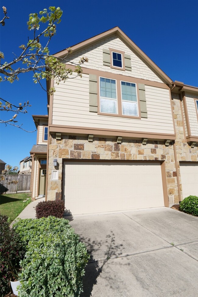 Building Photo - 12211 Stellano Ln