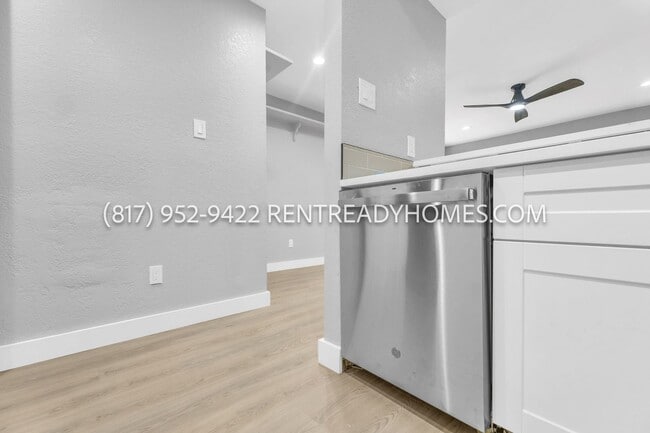 Building Photo - 9801 Walnut St