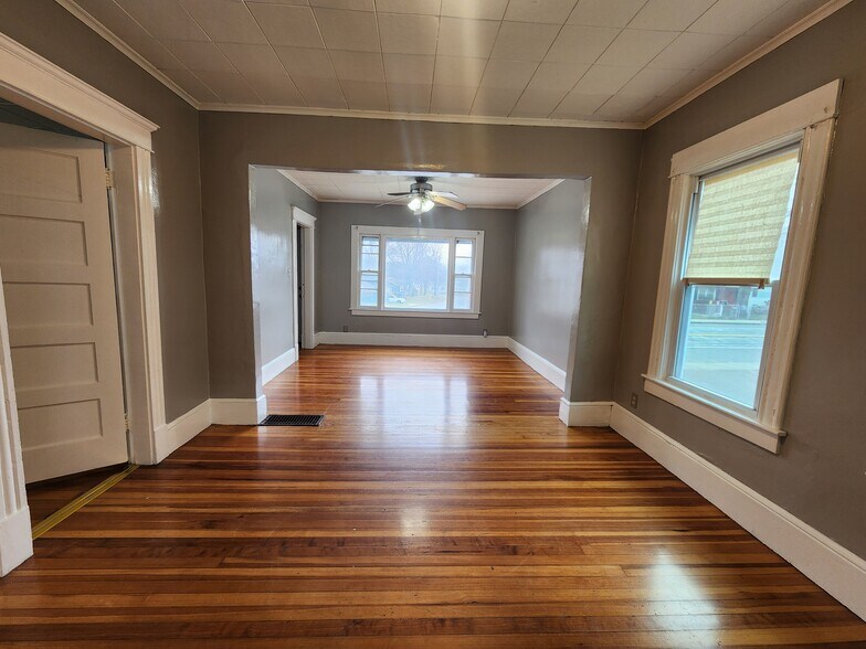 Building Photo - 201 Montgomery St