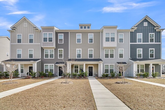 Building Photo - Modern Townhome in Prime Moncks Corner Loc...