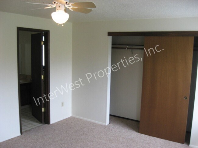 Building Photo - Ranch-Style Home in Beaverton with Fenced ...