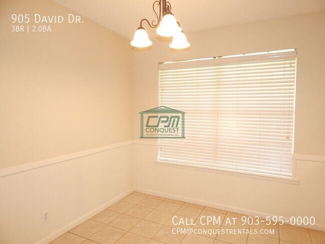 Building Photo - 905 David Dr