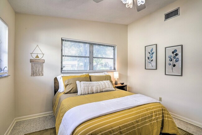 Building Photo - 1412 Country Club Rd N