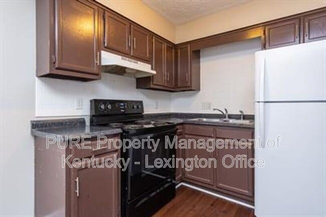 Building Photo - 209 Landings Dr