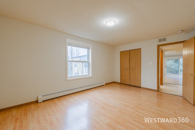 Building Photo - 660 Piper Ln