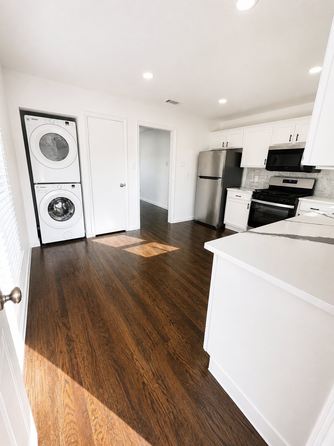 Building Photo - 2065 Farola Dr