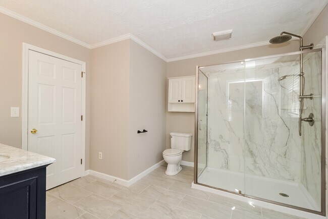 Building Photo - 302 Ridgedale Dr SE