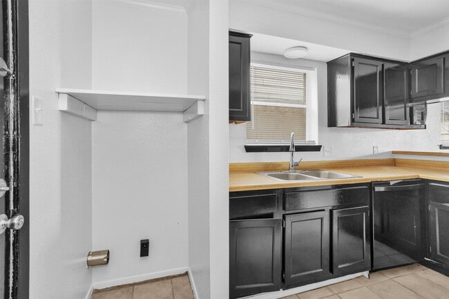 Building Photo - 1035 Lovett St