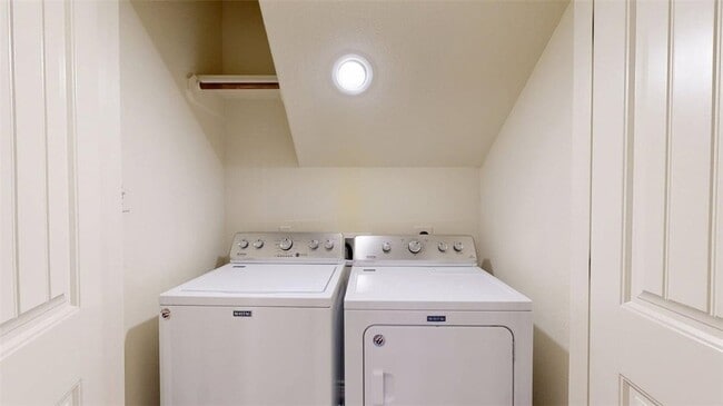 Building Photo - 3007 Towers Pkwy