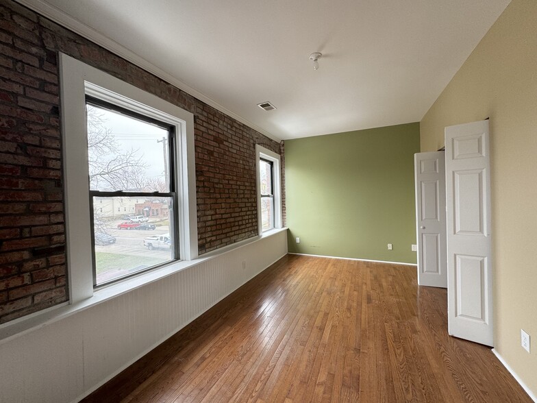 Building Photo - 501 N 6th St