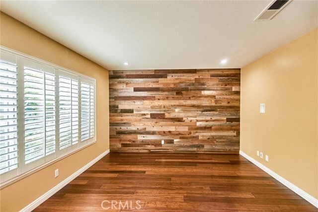 Building Photo - 881 Hartford Ln