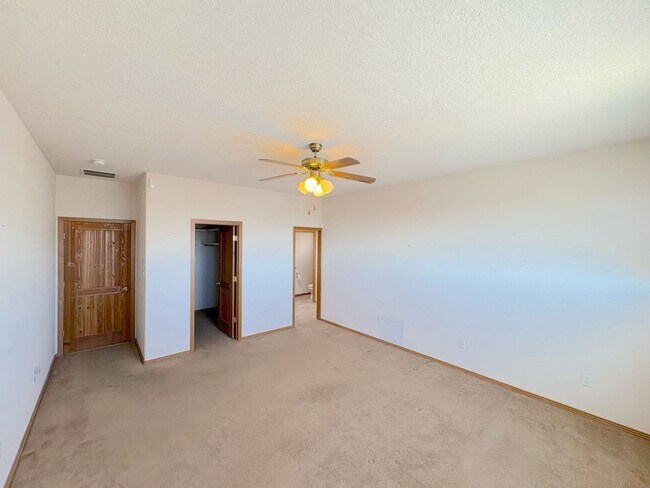 Building Photo - Immaculate 3 bedroom in Rio Rancho! Stunni...