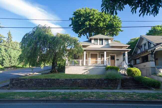 Building Photo - 903 Cascade Ave