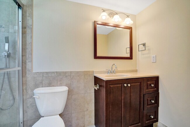 Building Photo - 301 SE 3rd St