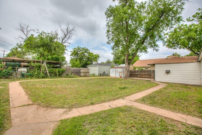 Building Photo - Very nice 3 bedroom home in Santa Rita AVAILABLE NOW!