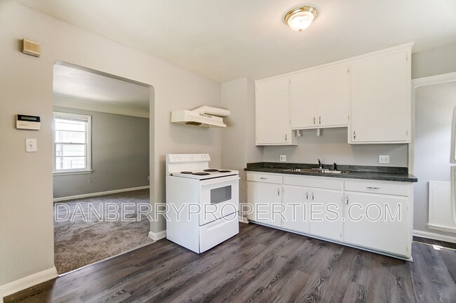 Building Photo - 818 Brookley Blvd