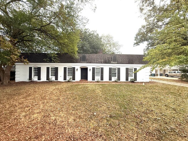 Primary Photo - ** 4 Bed 2.5 Bath Located in Ridgefield** ...