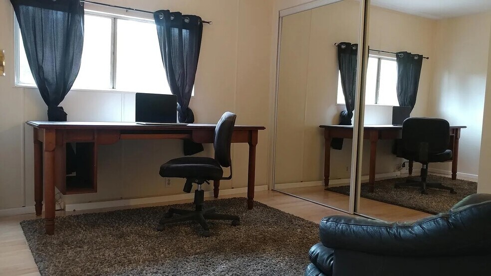 Building Photo - 1600 Henry Ridge Mtwy