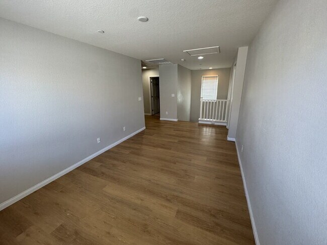 Building Photo - 235 Moonshot St