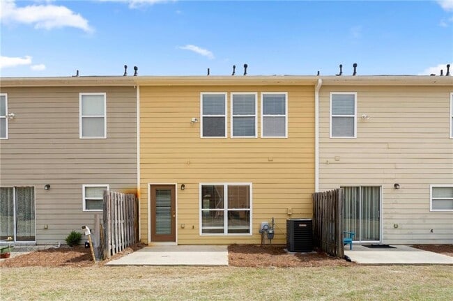 Building Photo - 1947 Lakeshore Overlook Cir NW