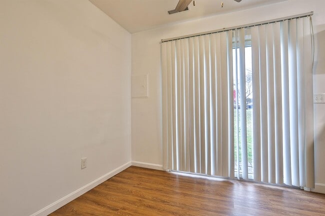 Building Photo - 1556 Meredith Dr