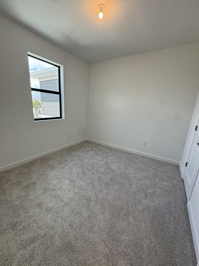 Building Photo - 14083 SW Thorens Dr